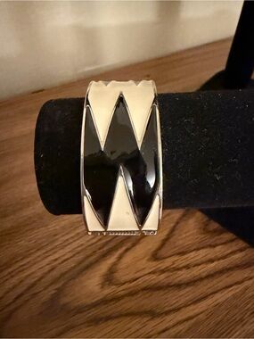 Stylish Black and Cream Chevron Bracelet
